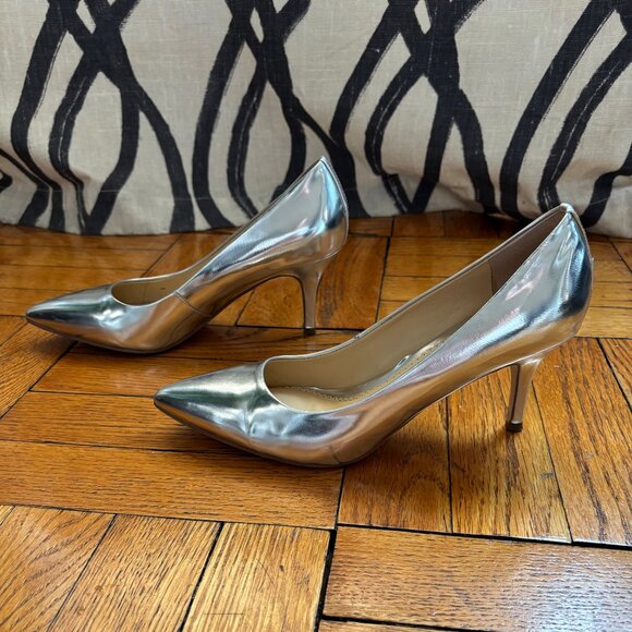 C WONDER | Silver Specchio Pointed Toe Pump | Size 7 - Picture 2 of 10